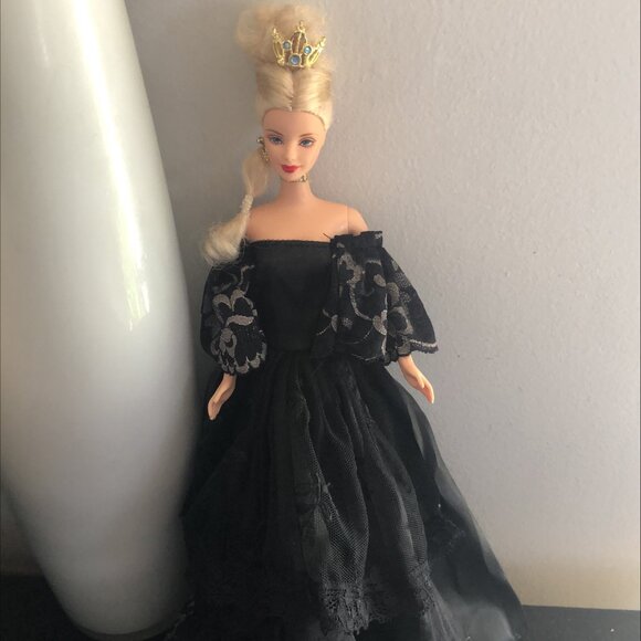 Pretty Pink Label Barbie doll - Picture 2 of 3